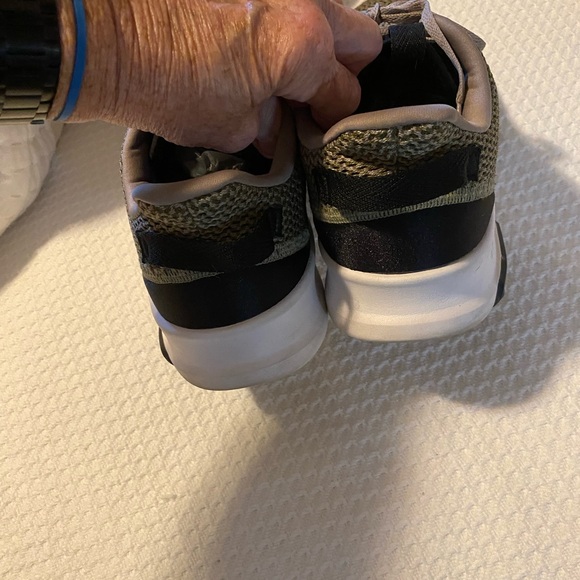 Adidas Cloudfoam Mens Sz 9. Olive green/black trim. - Picture 4 of 6